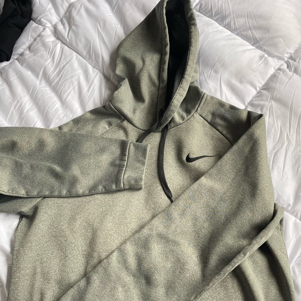 Men’s Nike sweatshirt